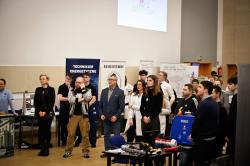 Uczniowie i nauczyciele szkół technicznych